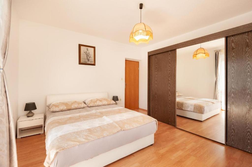 Maribela Apartments Трогир Экстерьер фото